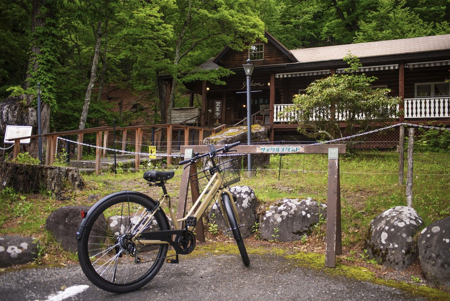 Cycling by Lake Chuzenji in Oku-Nikko